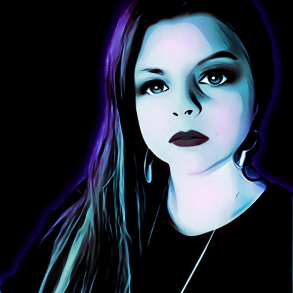 Meet your Posher, Crystal - Picture 3 of 5